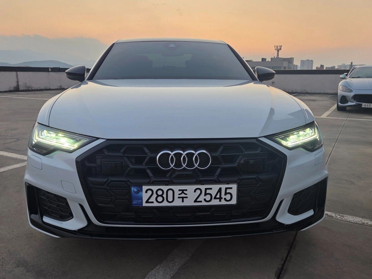 AUDI A6 C8
