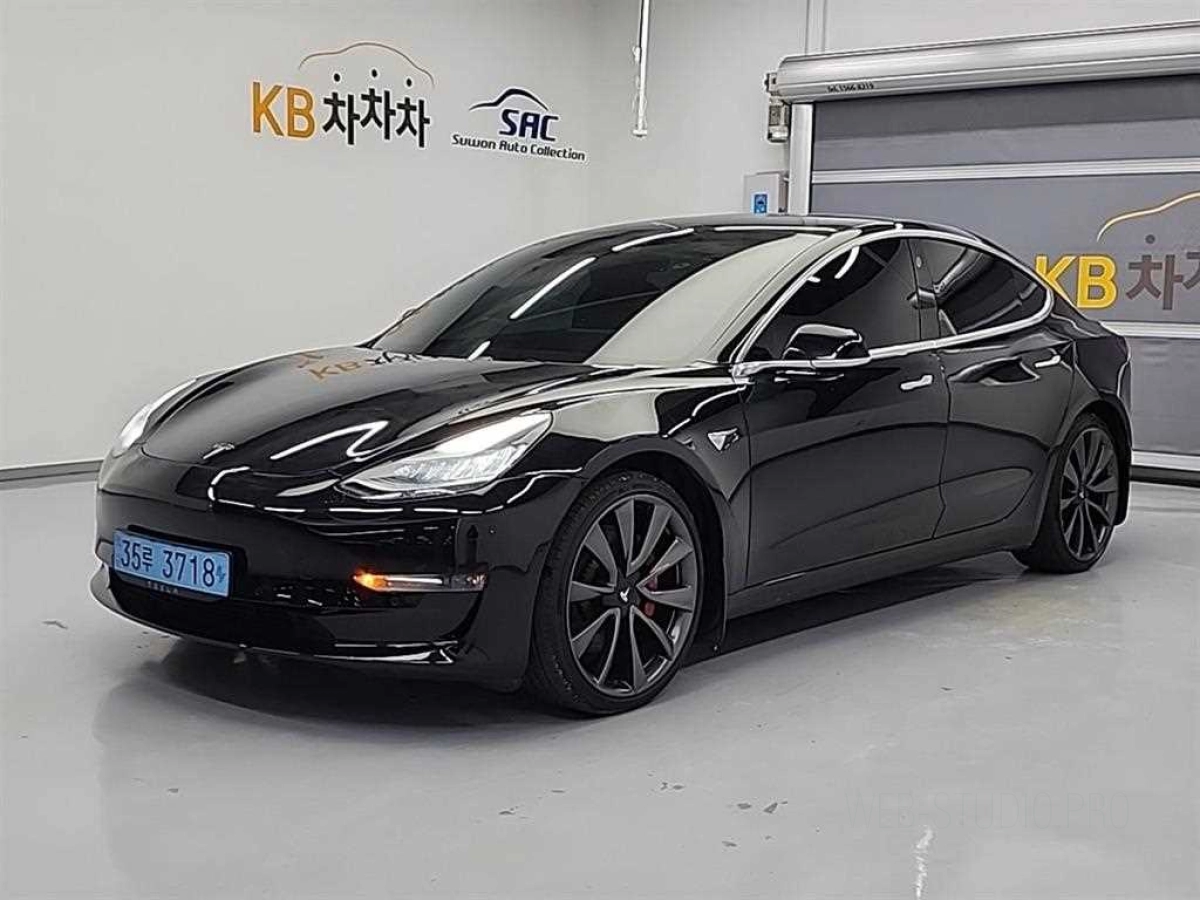 TESLA MODEL 3