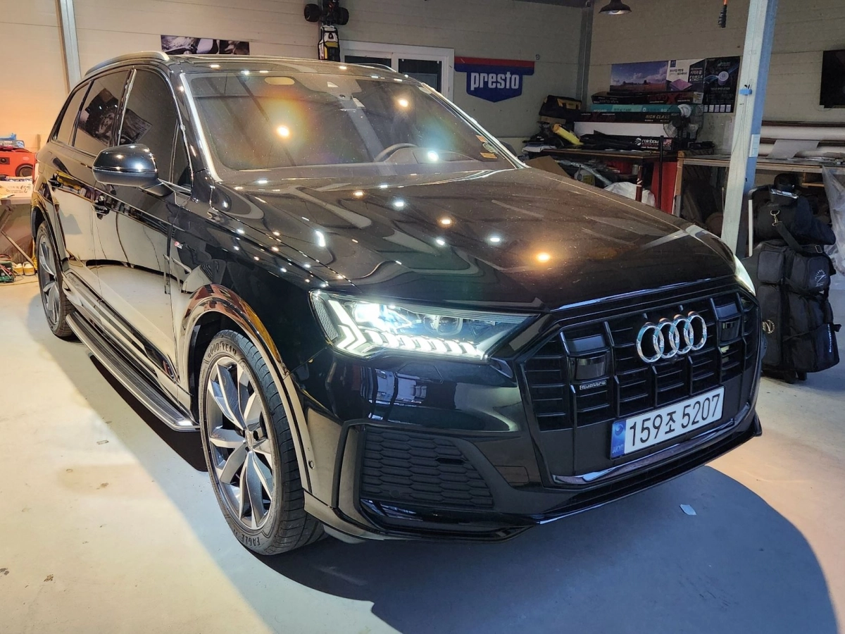 AUDI Q7 4M