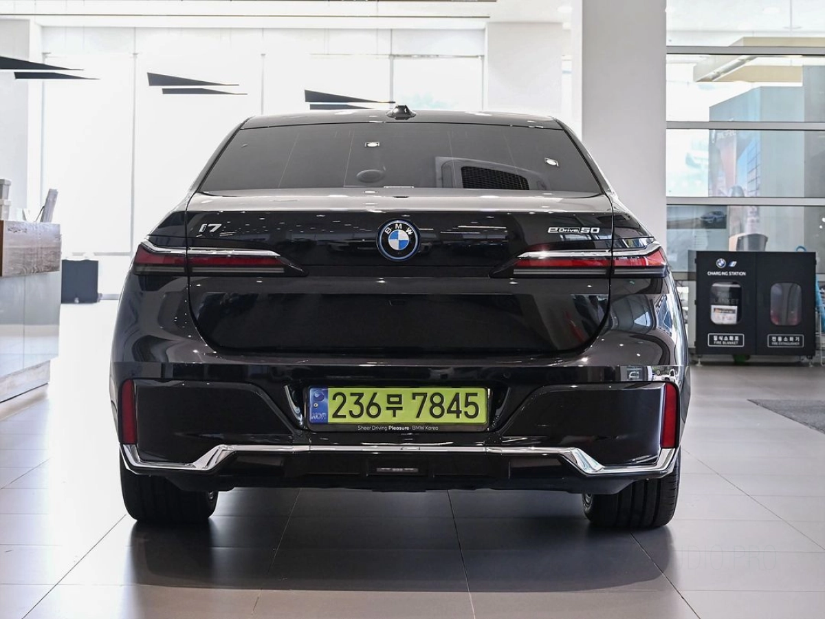 BMW I7 G70
