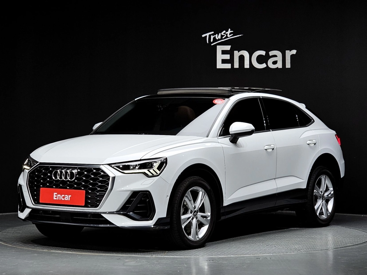 AUDI Q3 F3