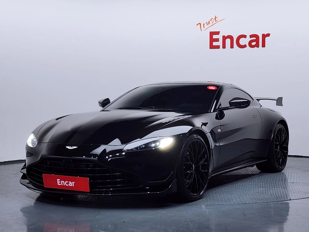 ASTON MARTIN VANTAGE  2022