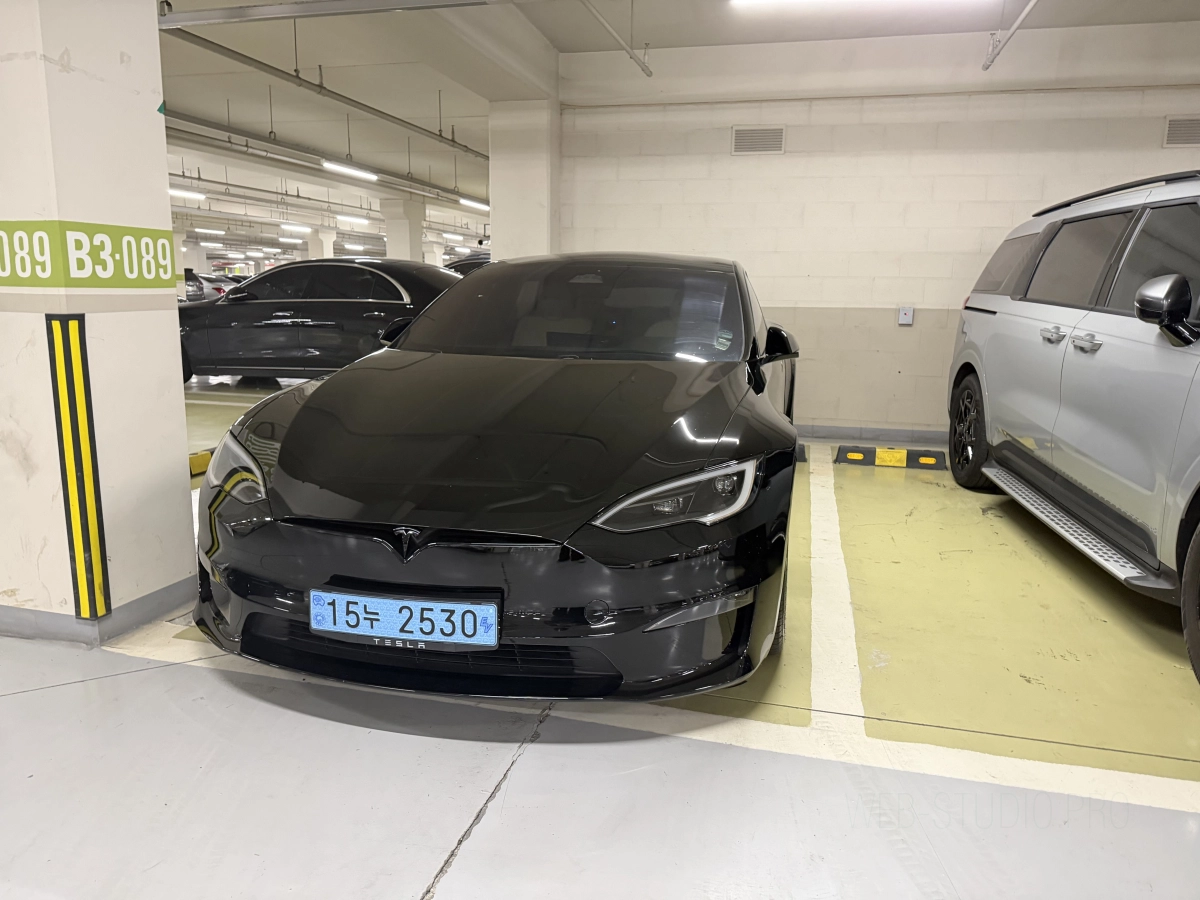 TESLA MODEL S