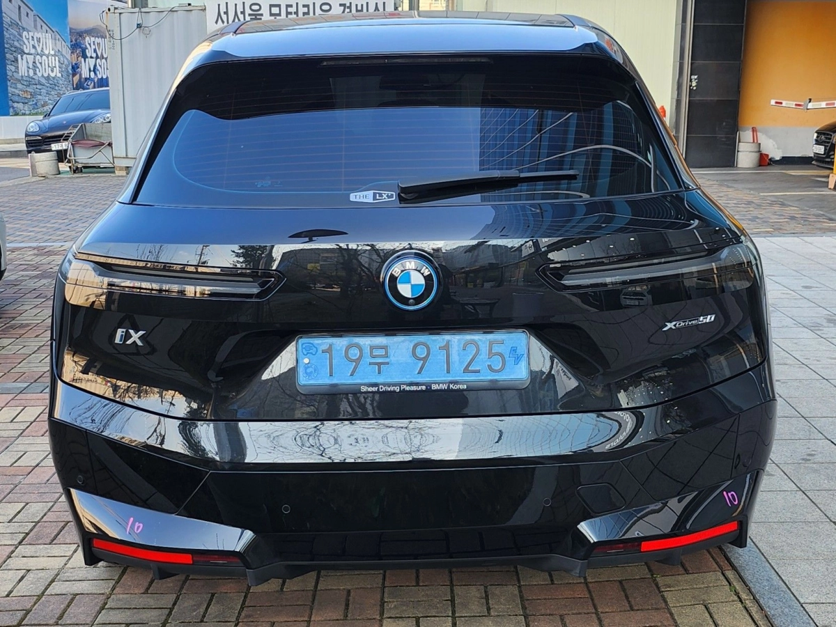 BMW IX