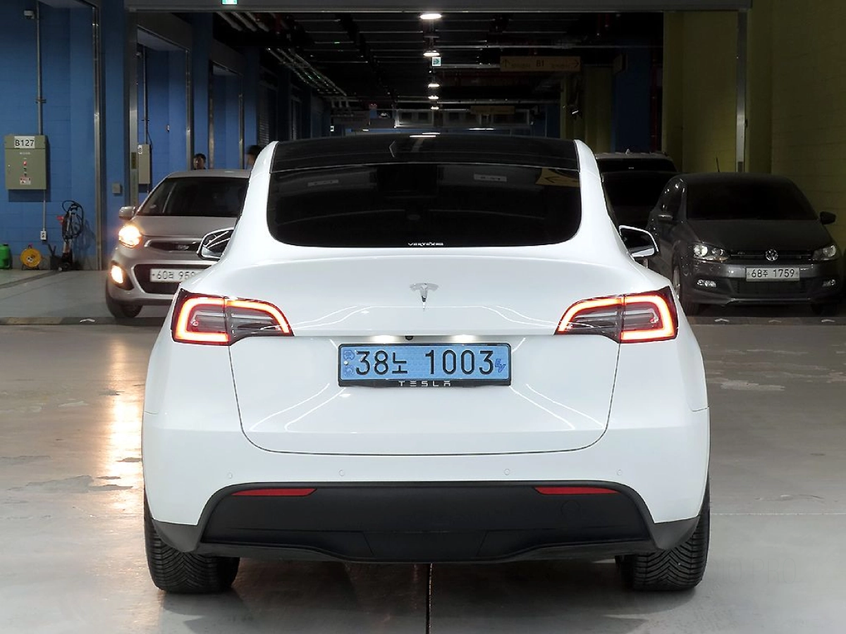 TESLA MODEL Y