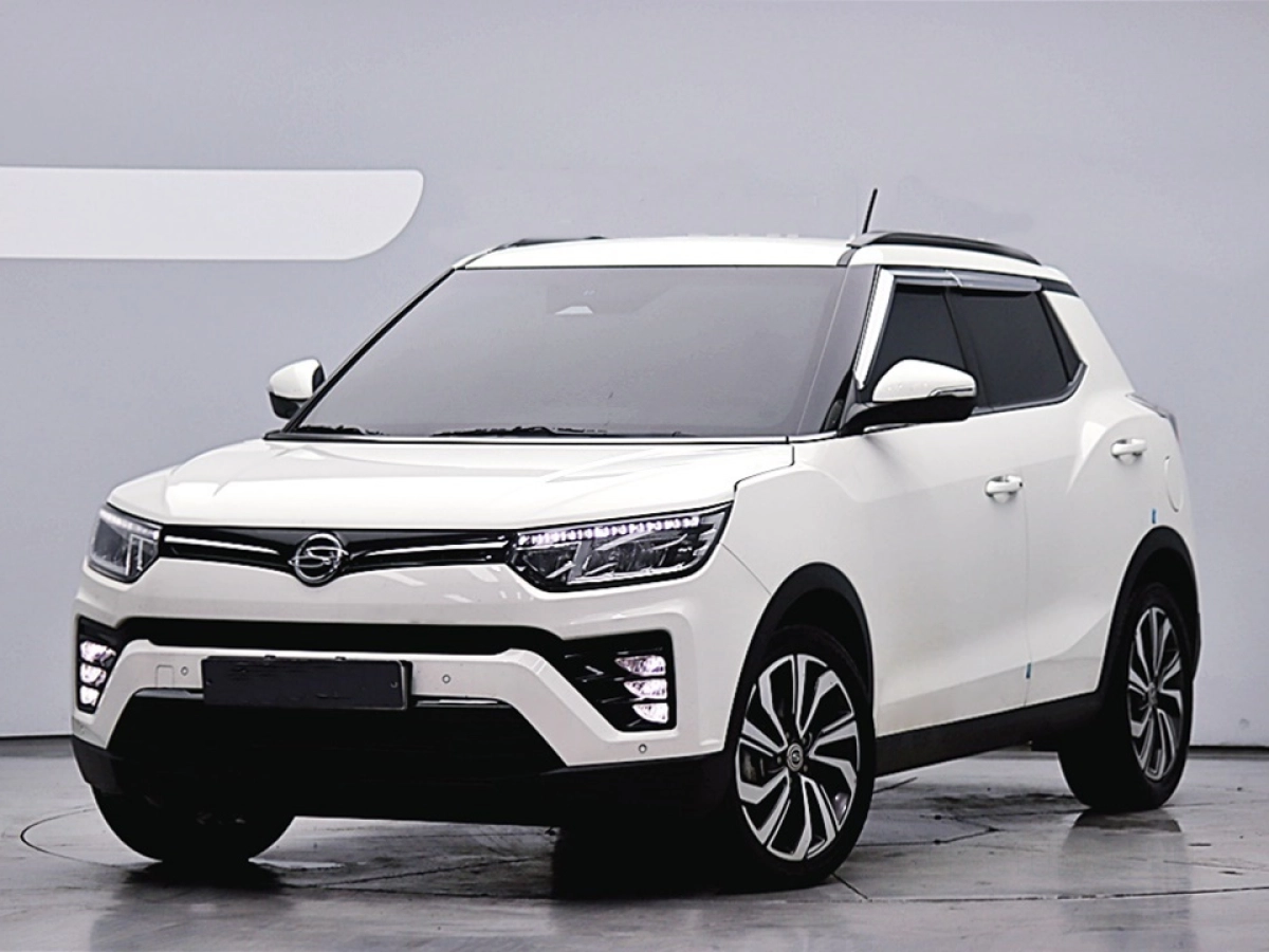 SSANGYONG TIVOLI VERY NEW