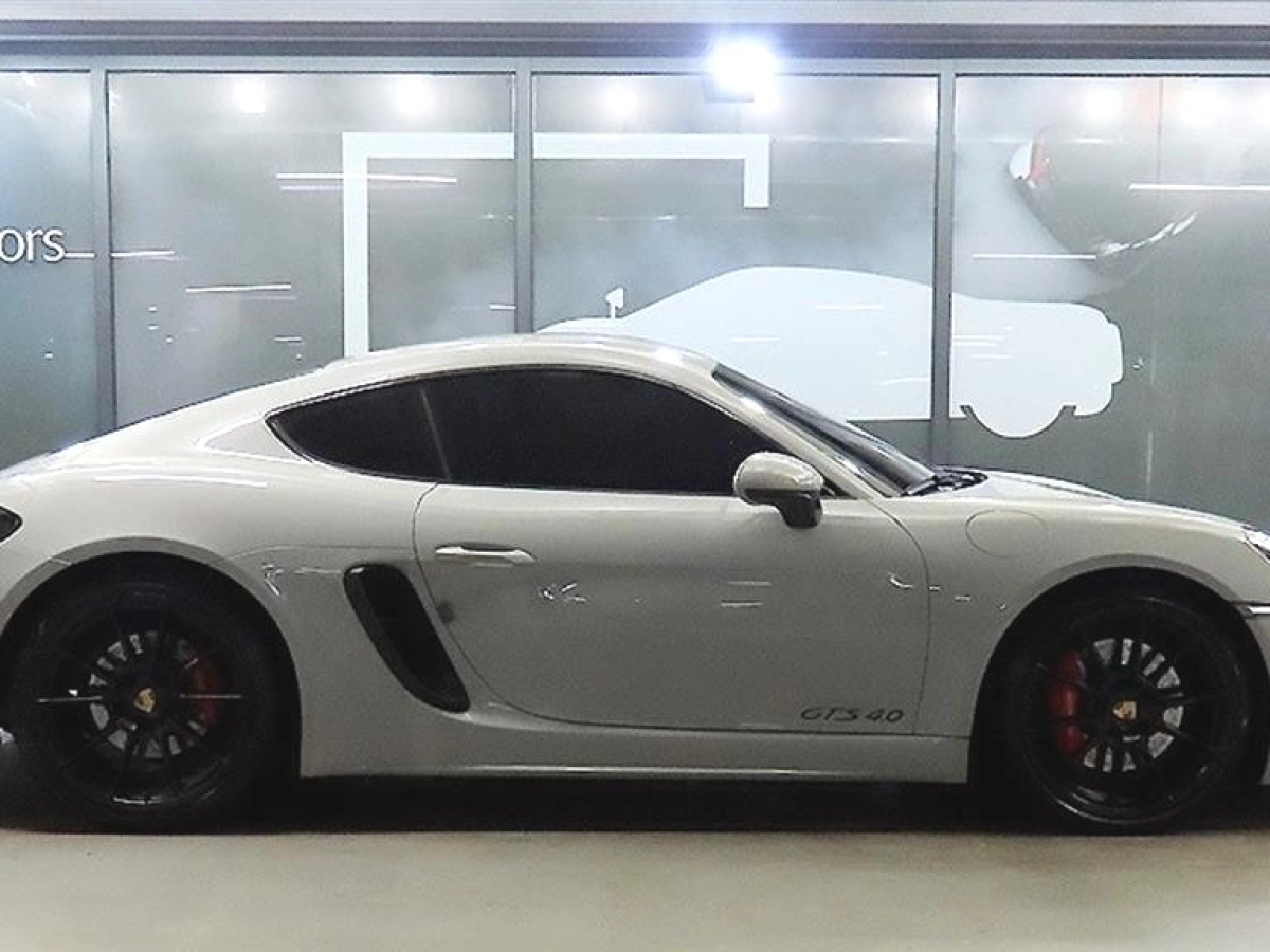 PORSCHE 718 CAYMAN