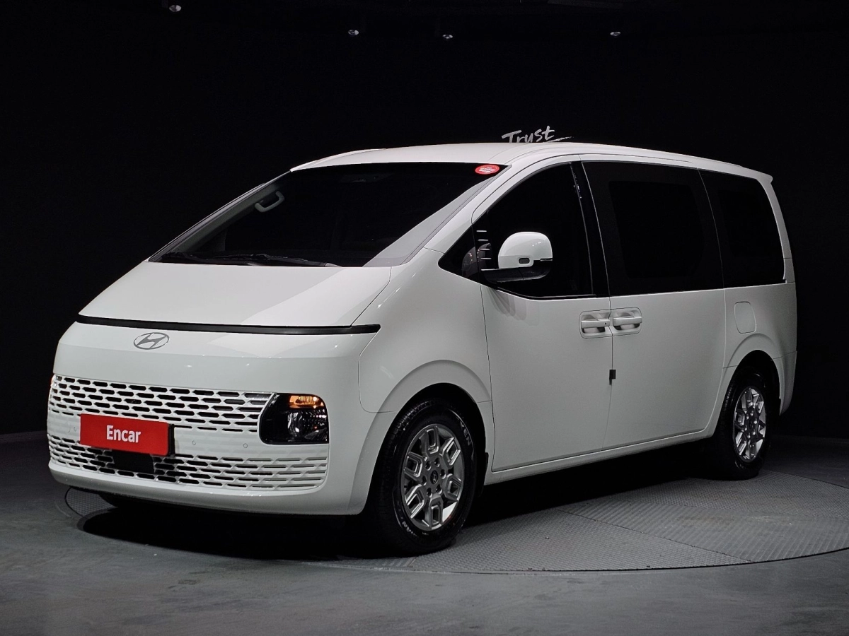 HYUNDAI STARIA 2025