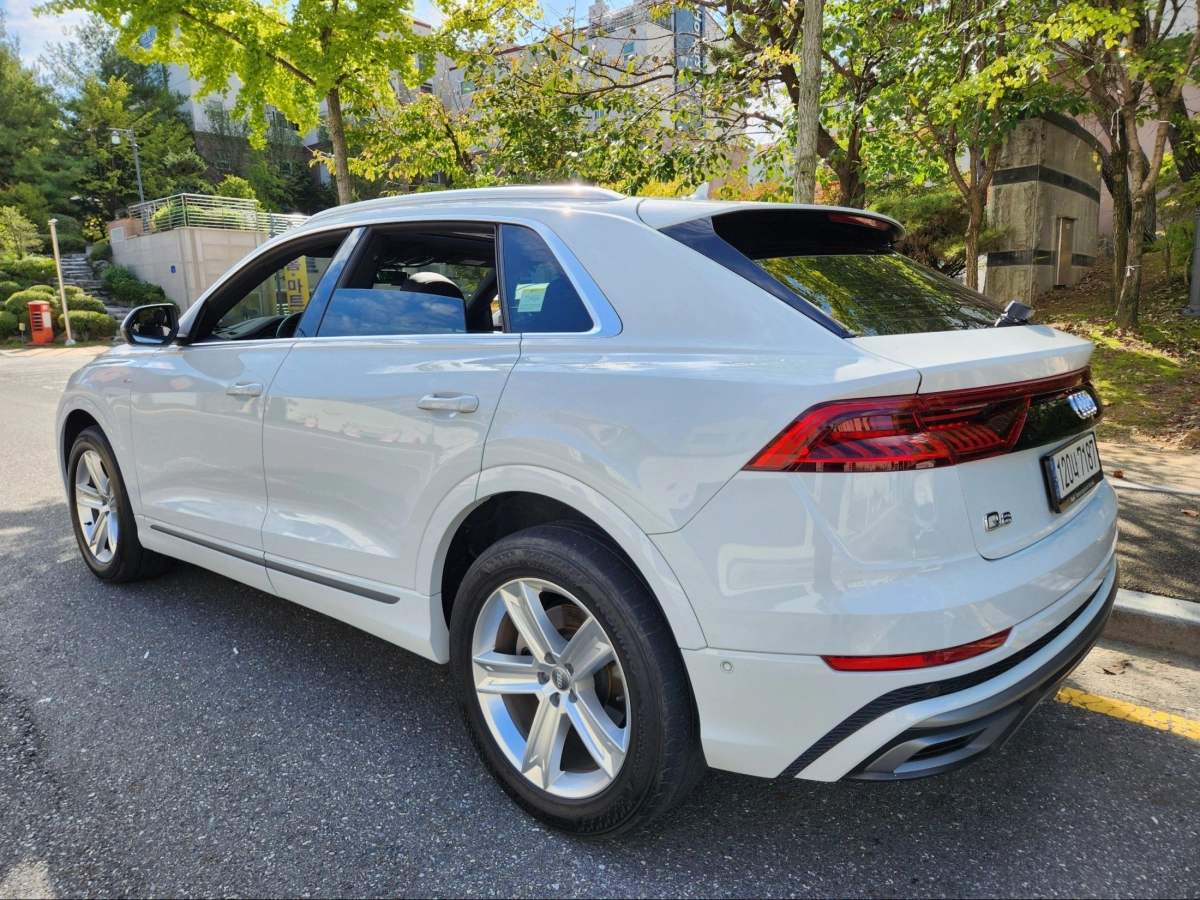 AUDI Q8 4M