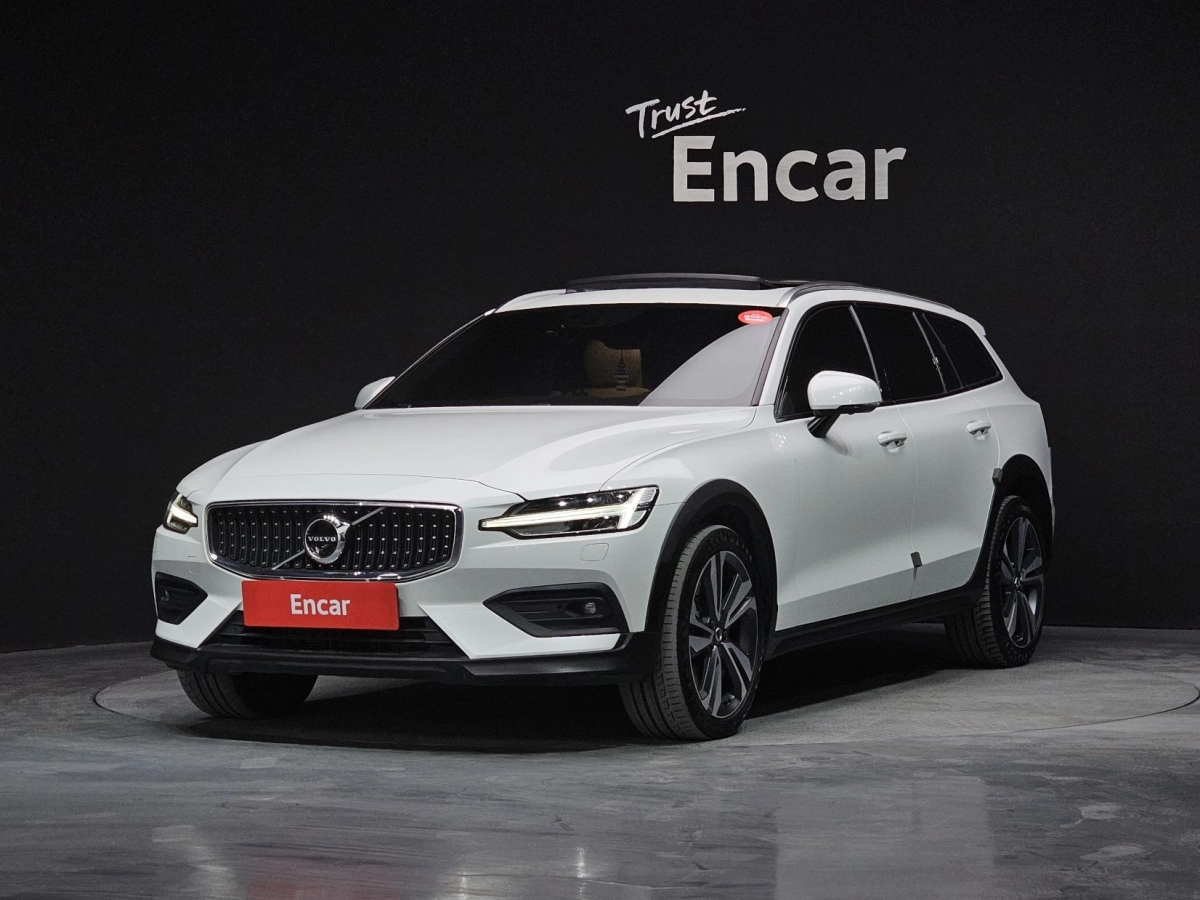 VOLVO V60 CROSS COUNTRY