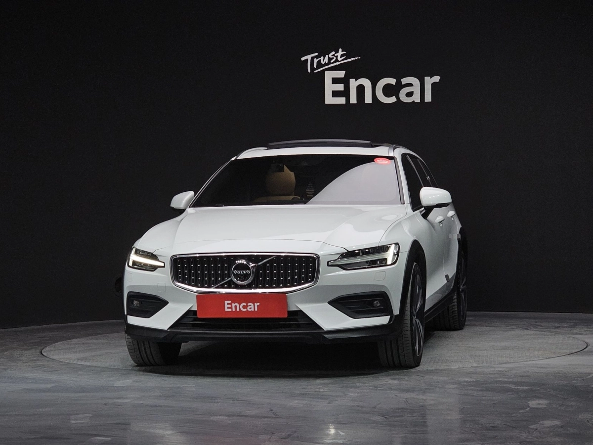 VOLVO V60 CROSS COUNTRY