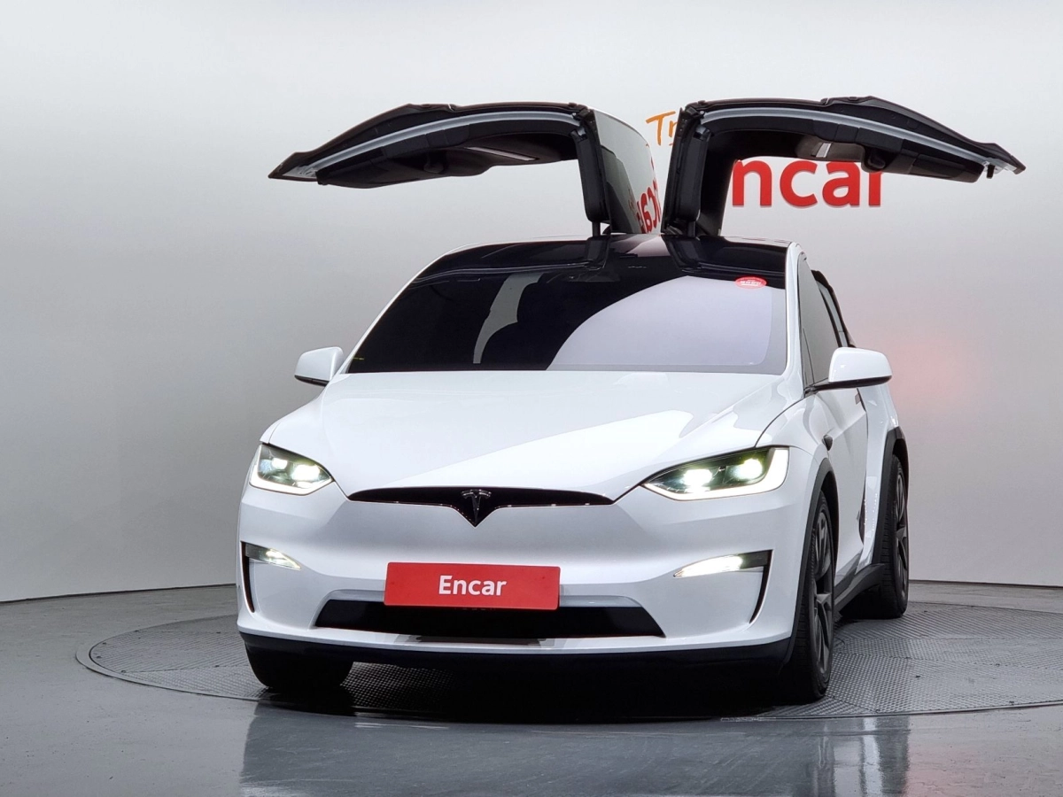 TESLA MODEL X