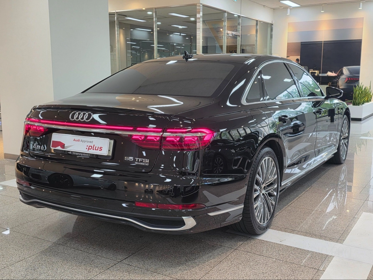 AUDI A8 D5