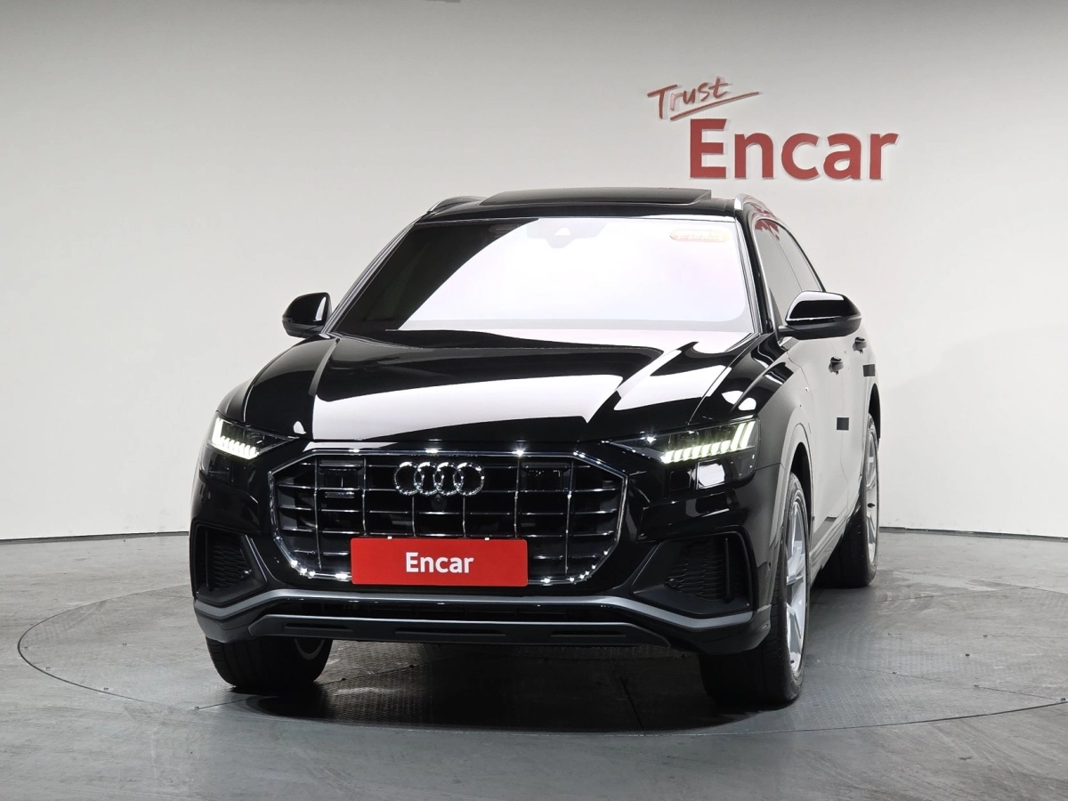 AUDI Q8 4M