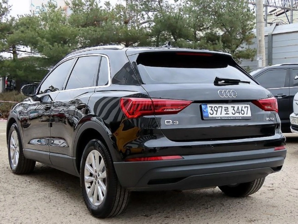 AUDI Q3 F3