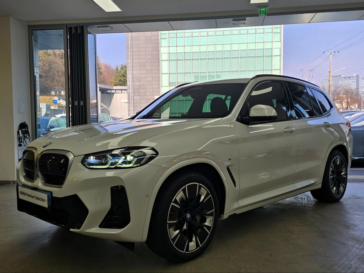 BMW IX3
