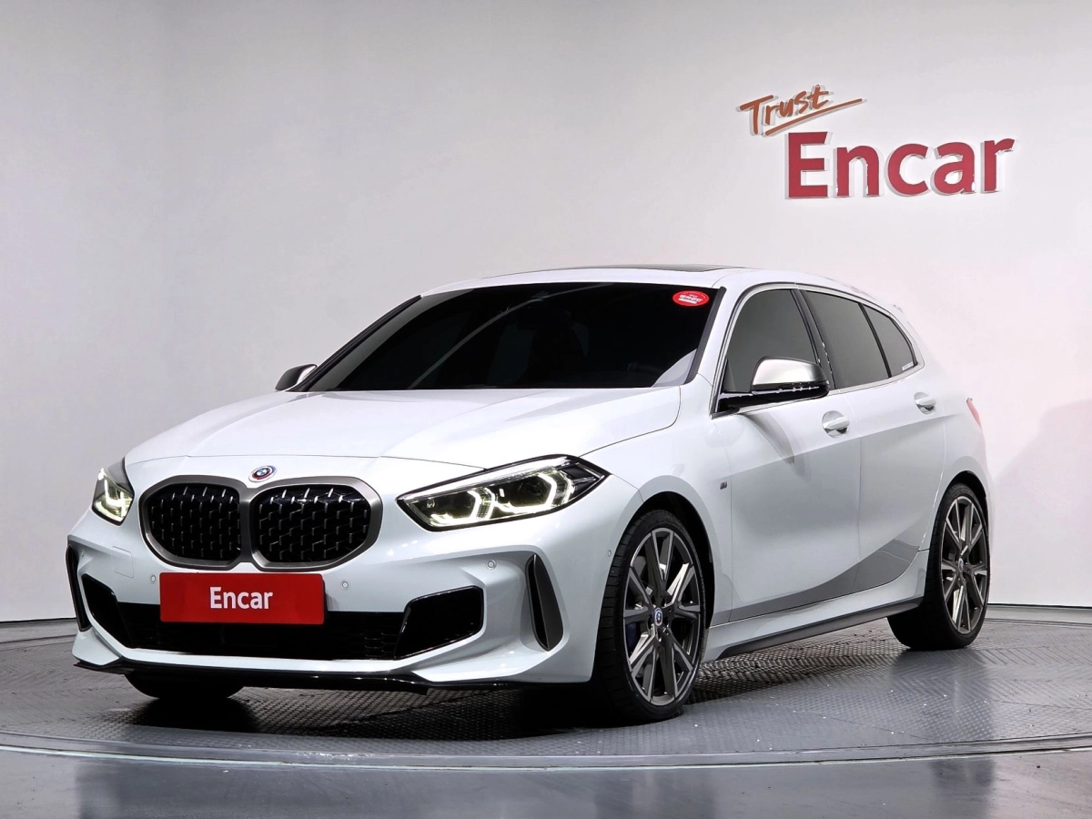 BMW 1-SERIES F40  2022