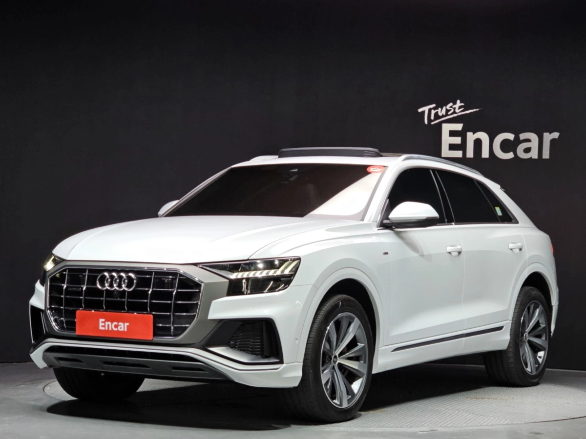 AUDI Q8 4M