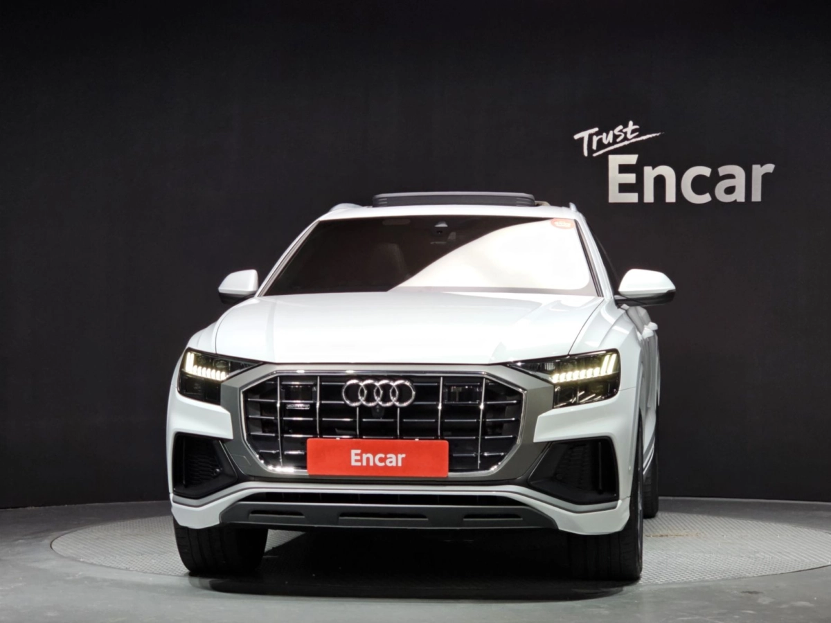 AUDI Q8 4M