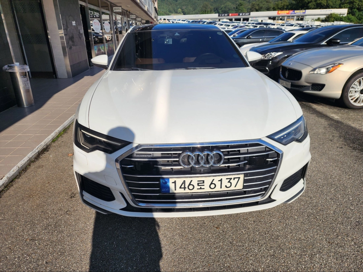 AUDI A6 C8