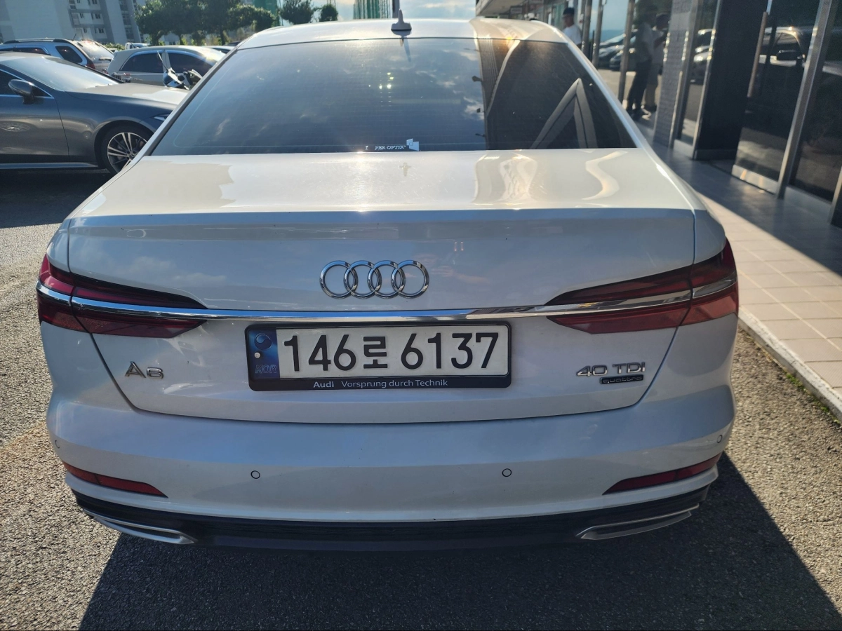 AUDI A6 C8