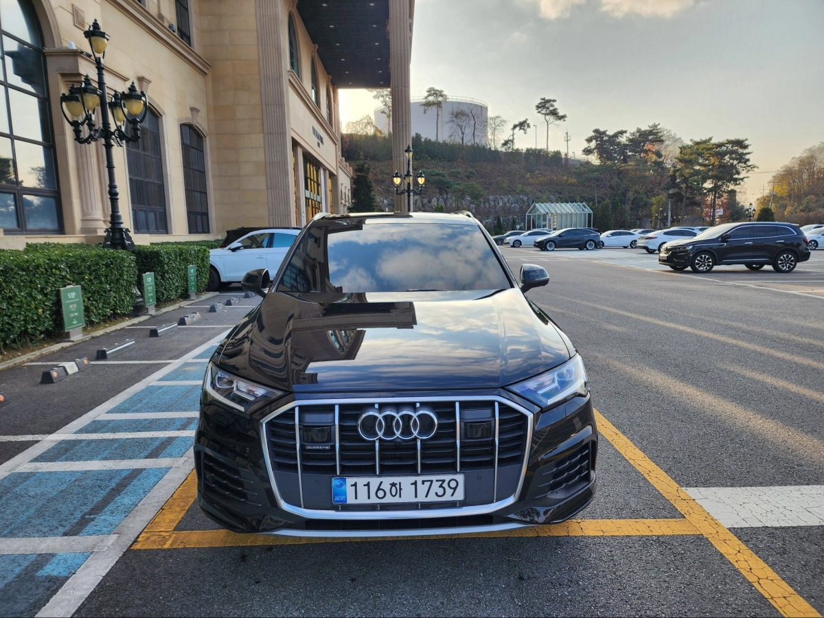 AUDI Q7 4M