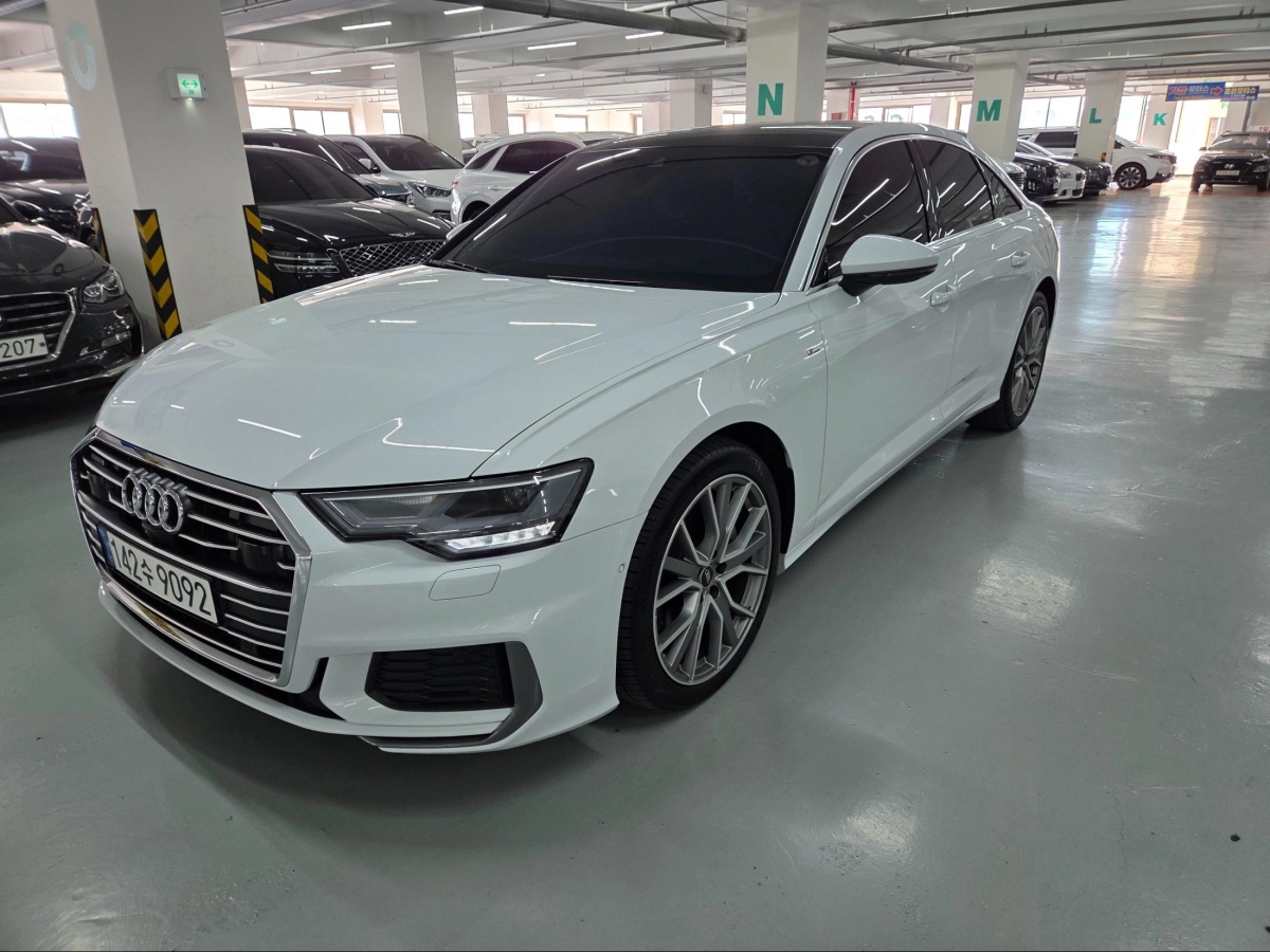 AUDI A6 C8