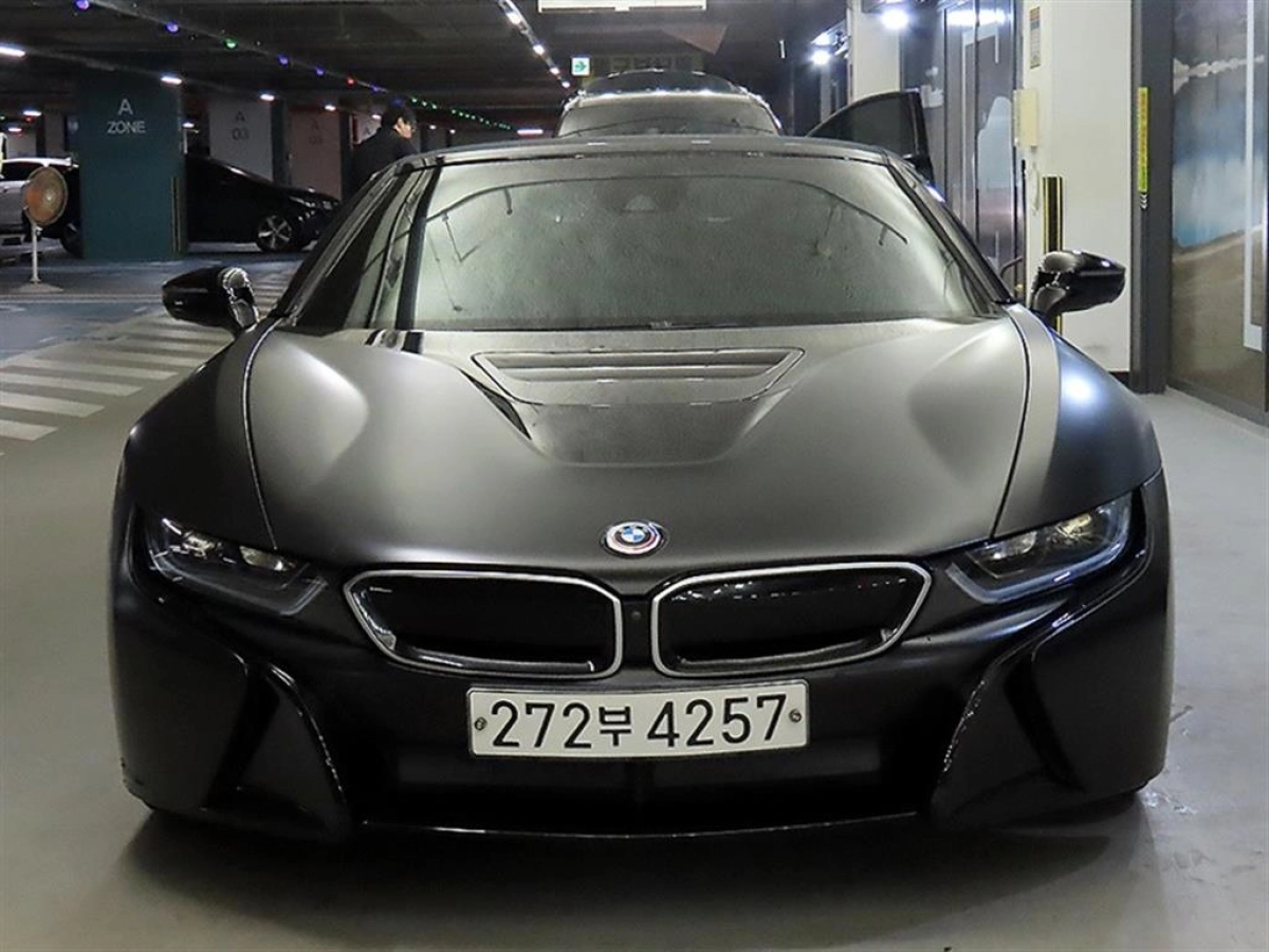 BMW I8