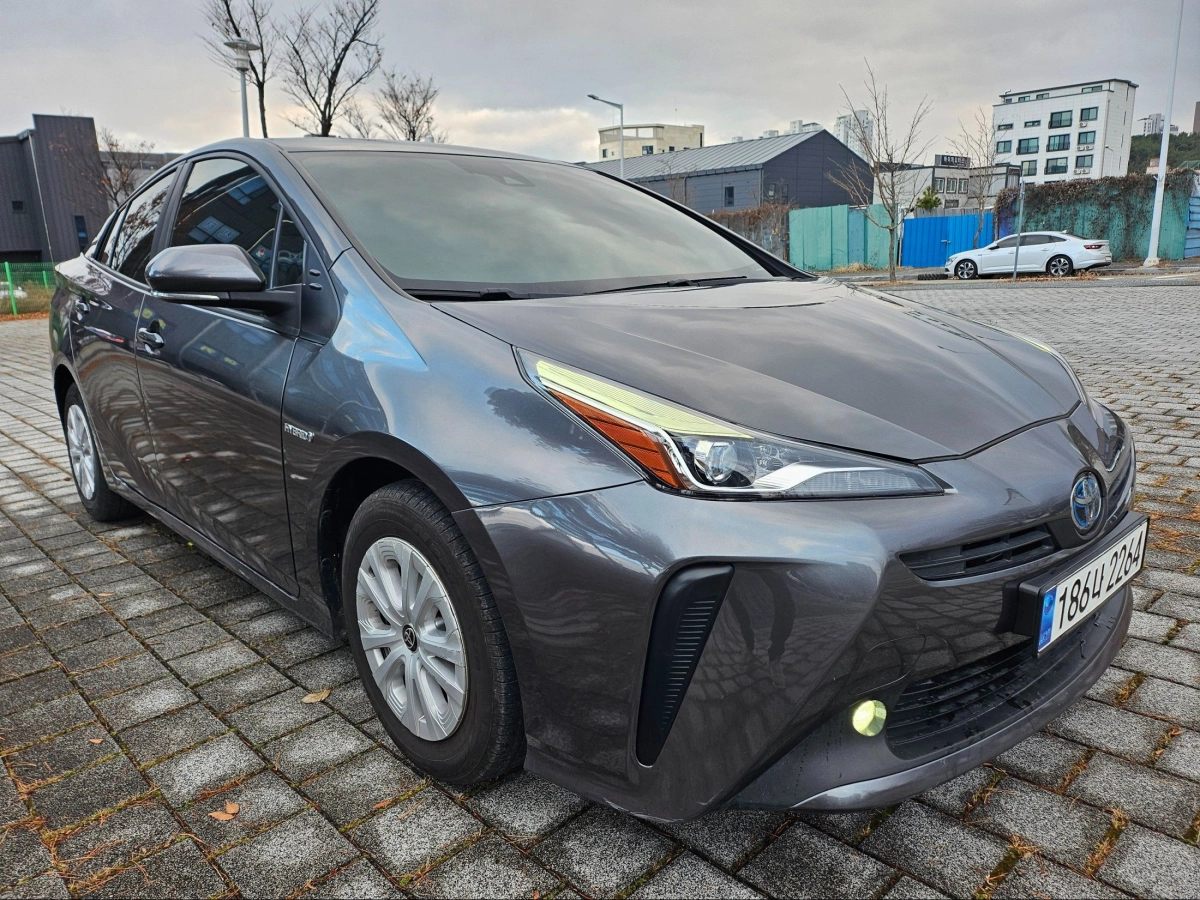 TOYOTA PRIUS