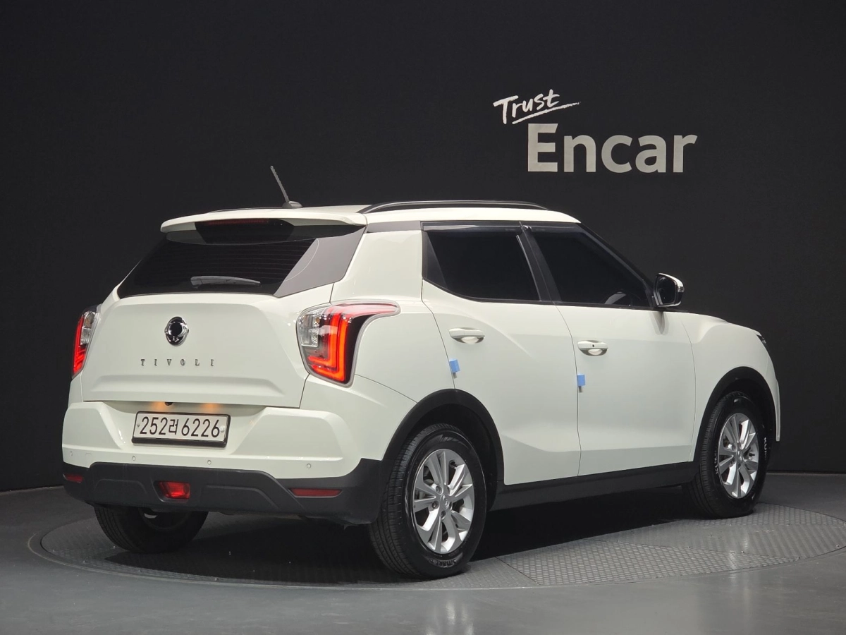 SSANGYONG TIVOLI VERY NEW