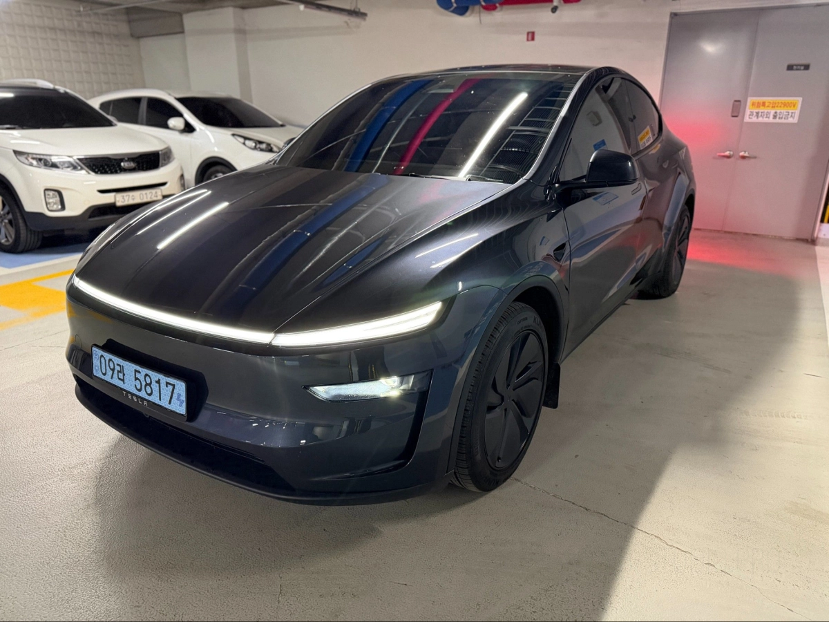 TESLA MODEL Y