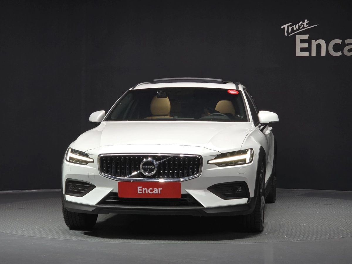 VOLVO V60 CROSS COUNTRY