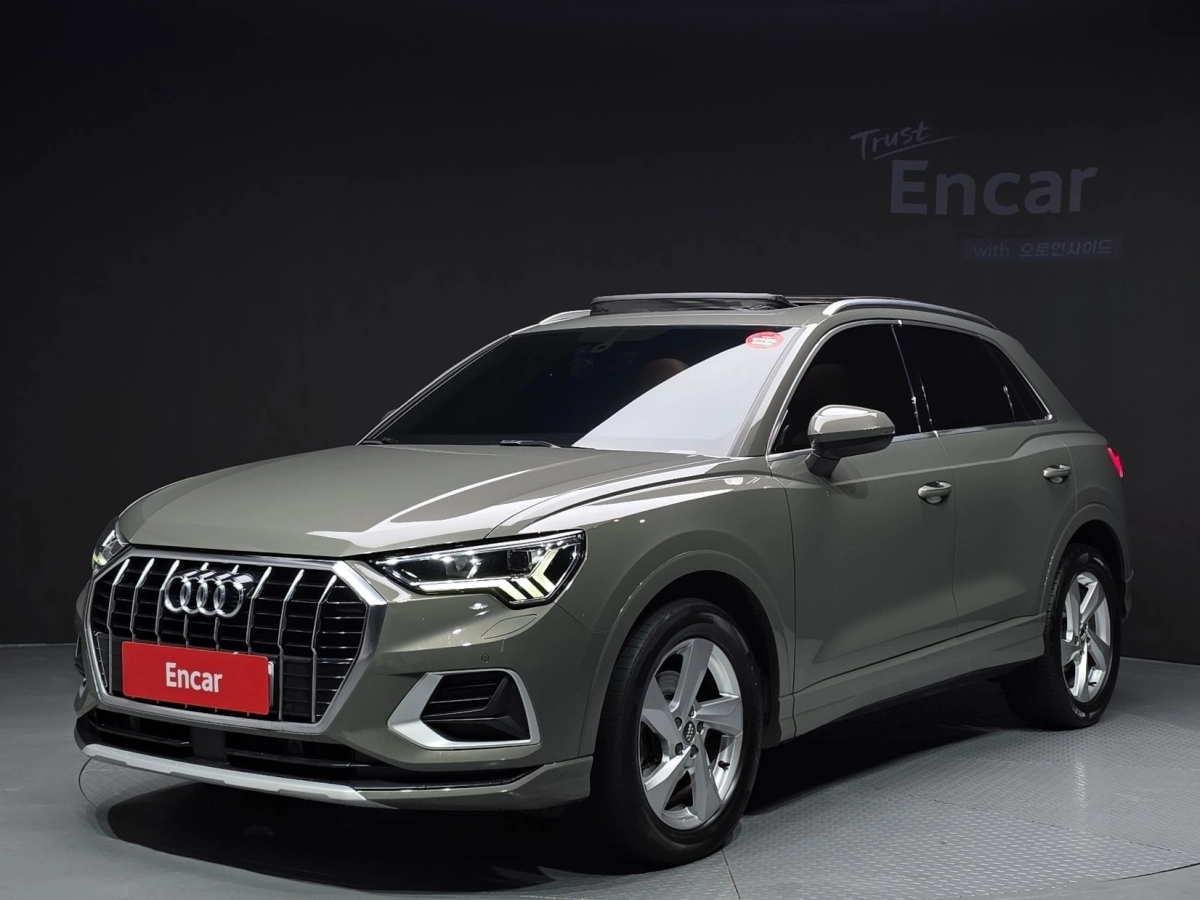 AUDI Q3 F3