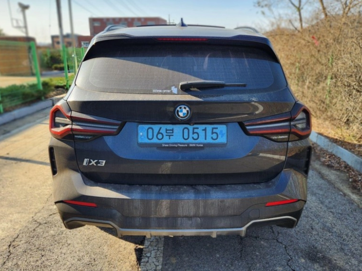 BMW IX3