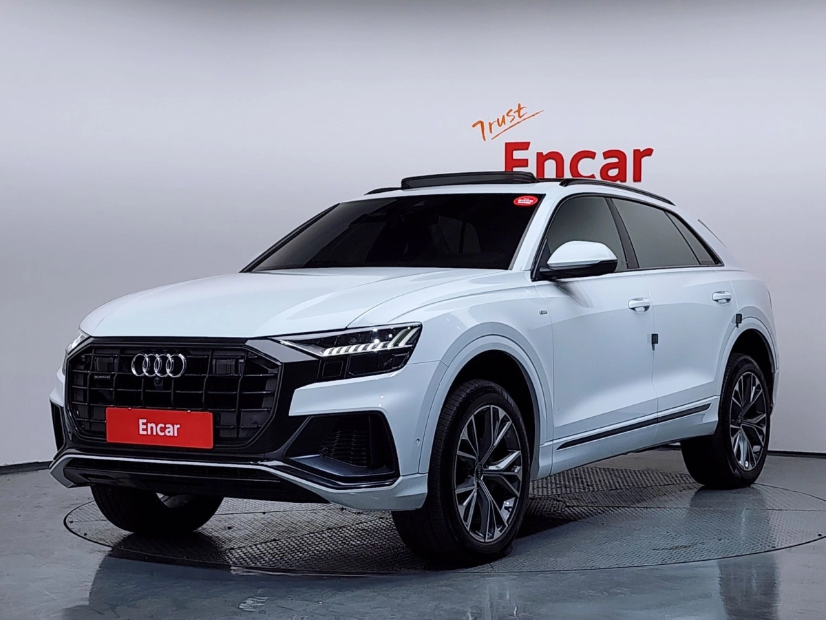 AUDI Q8 4M