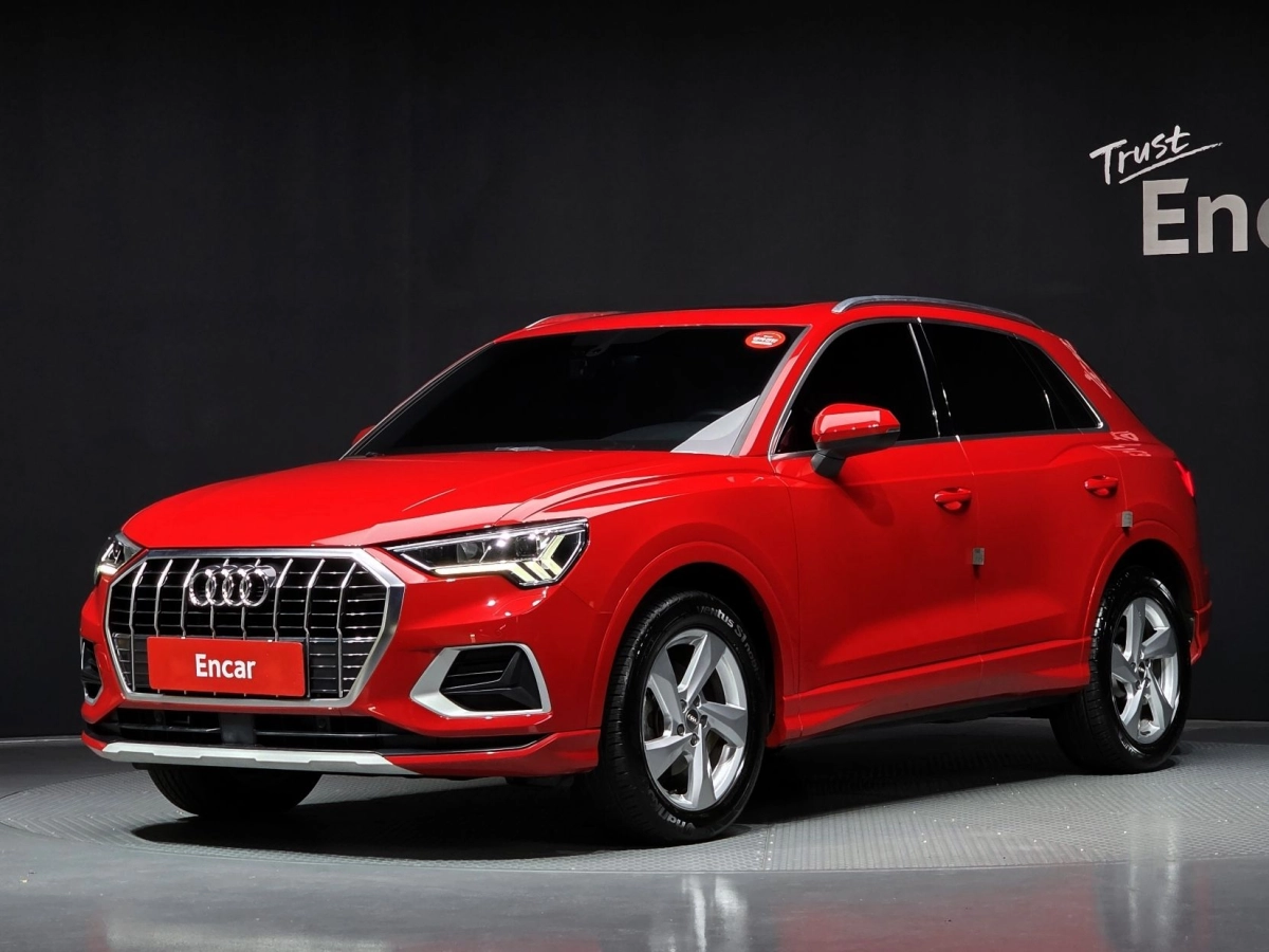 AUDI Q3 F3