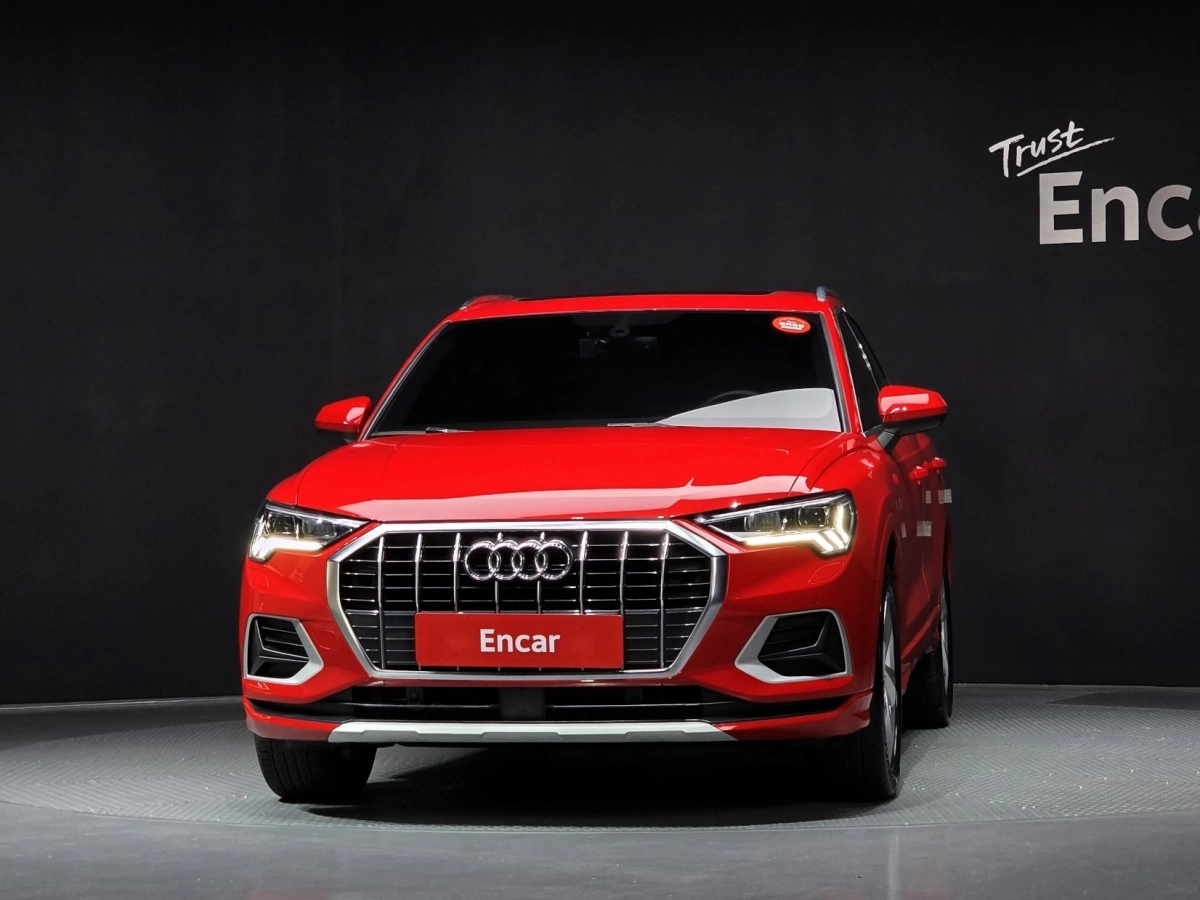 AUDI Q3 F3