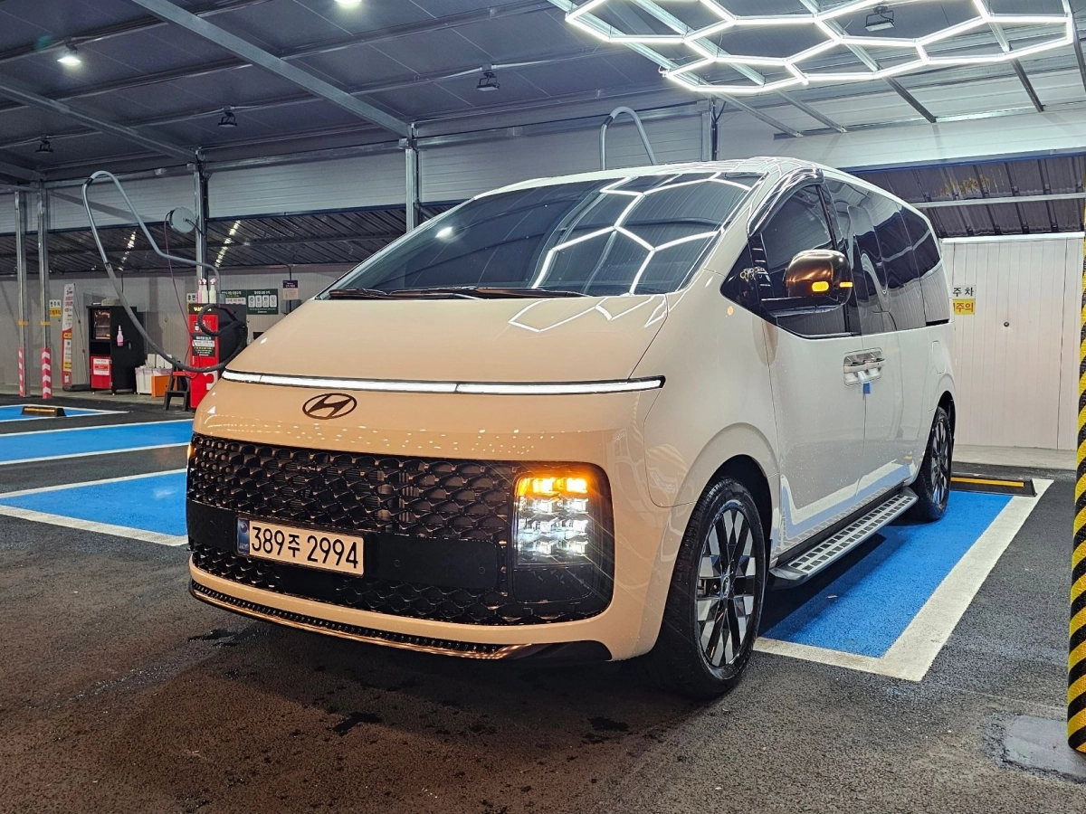 HYUNDAI STARIA 2025