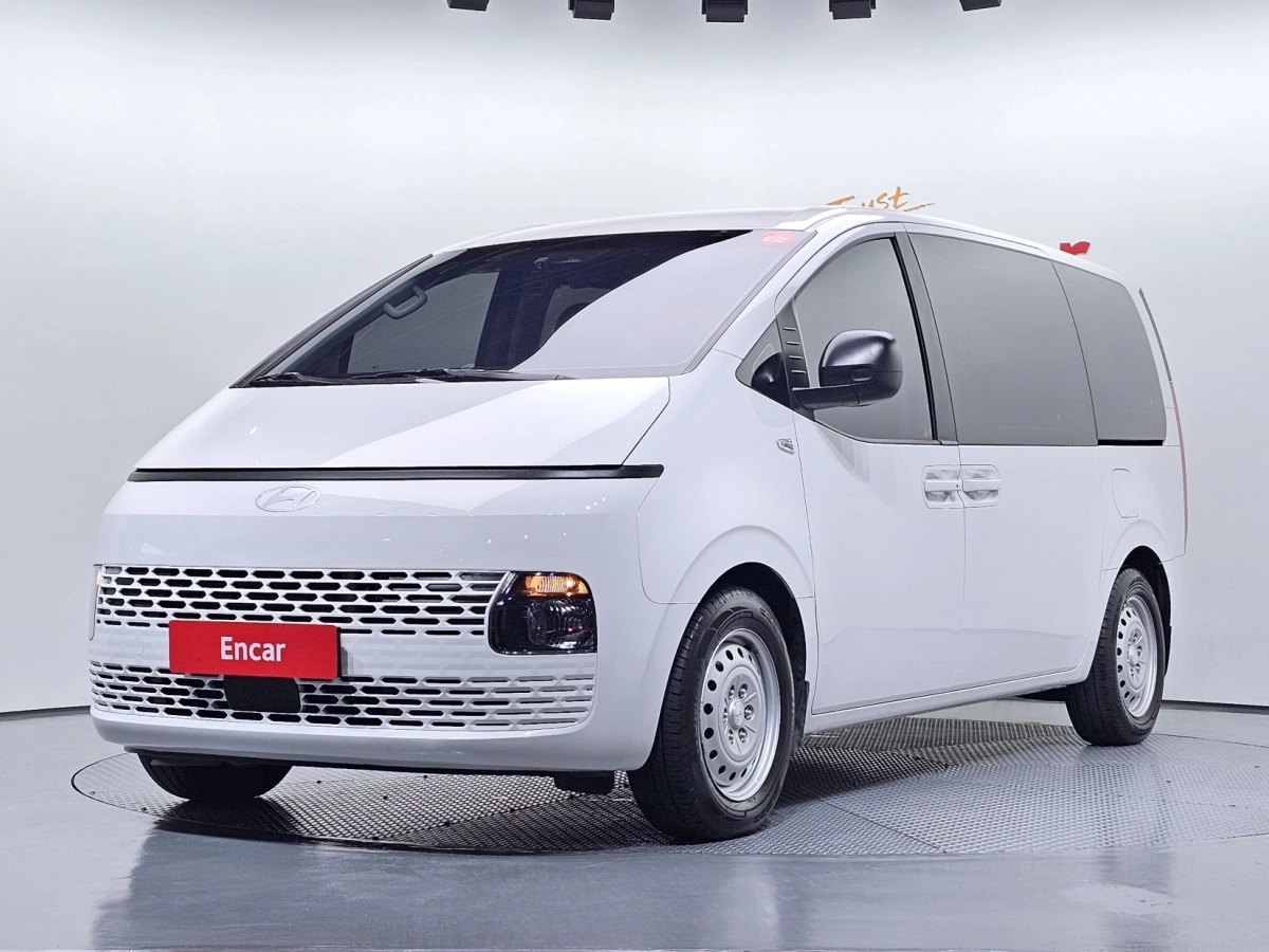 HYUNDAI STARIA 2025