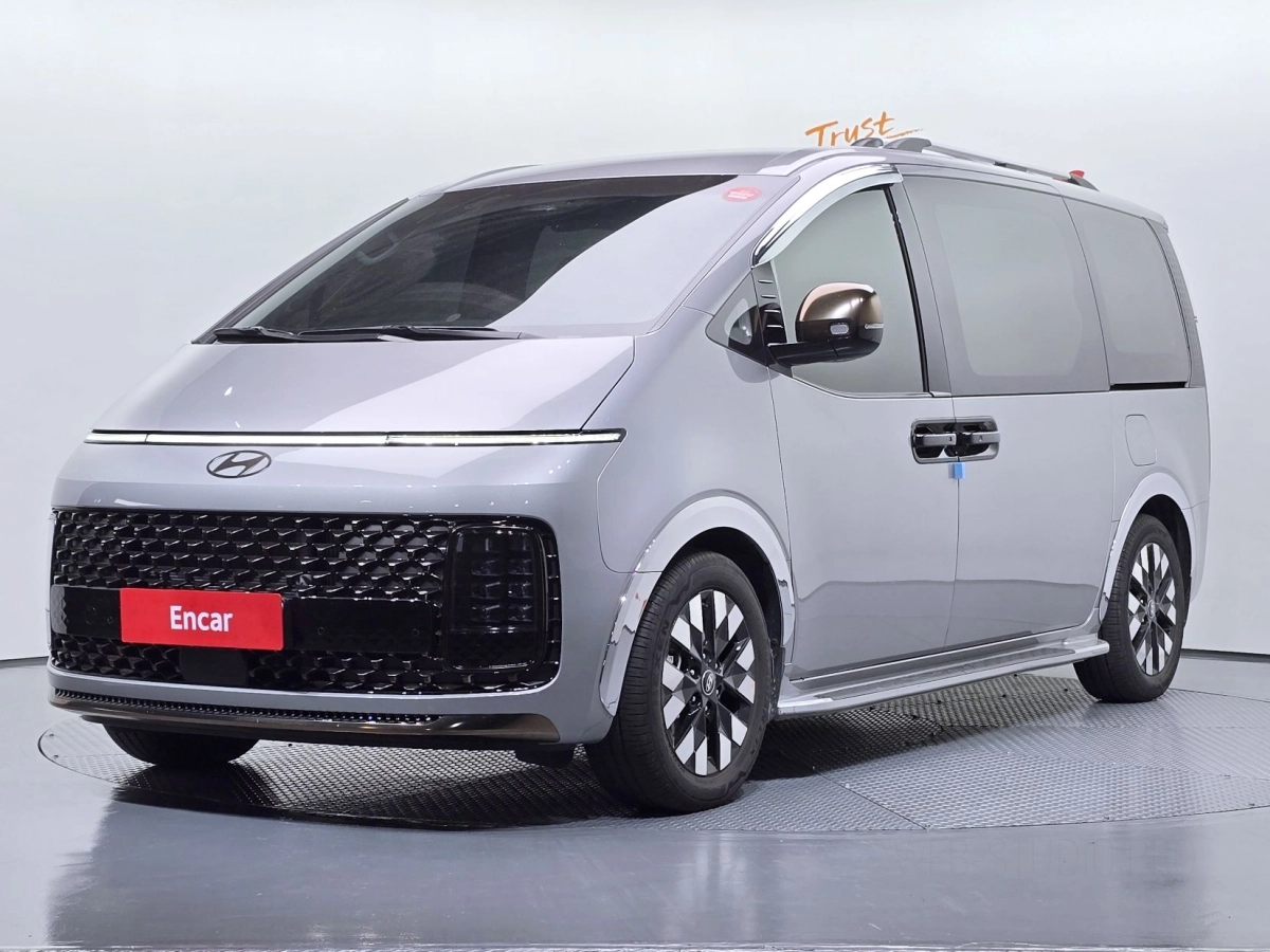 HYUNDAI STARIA 2025