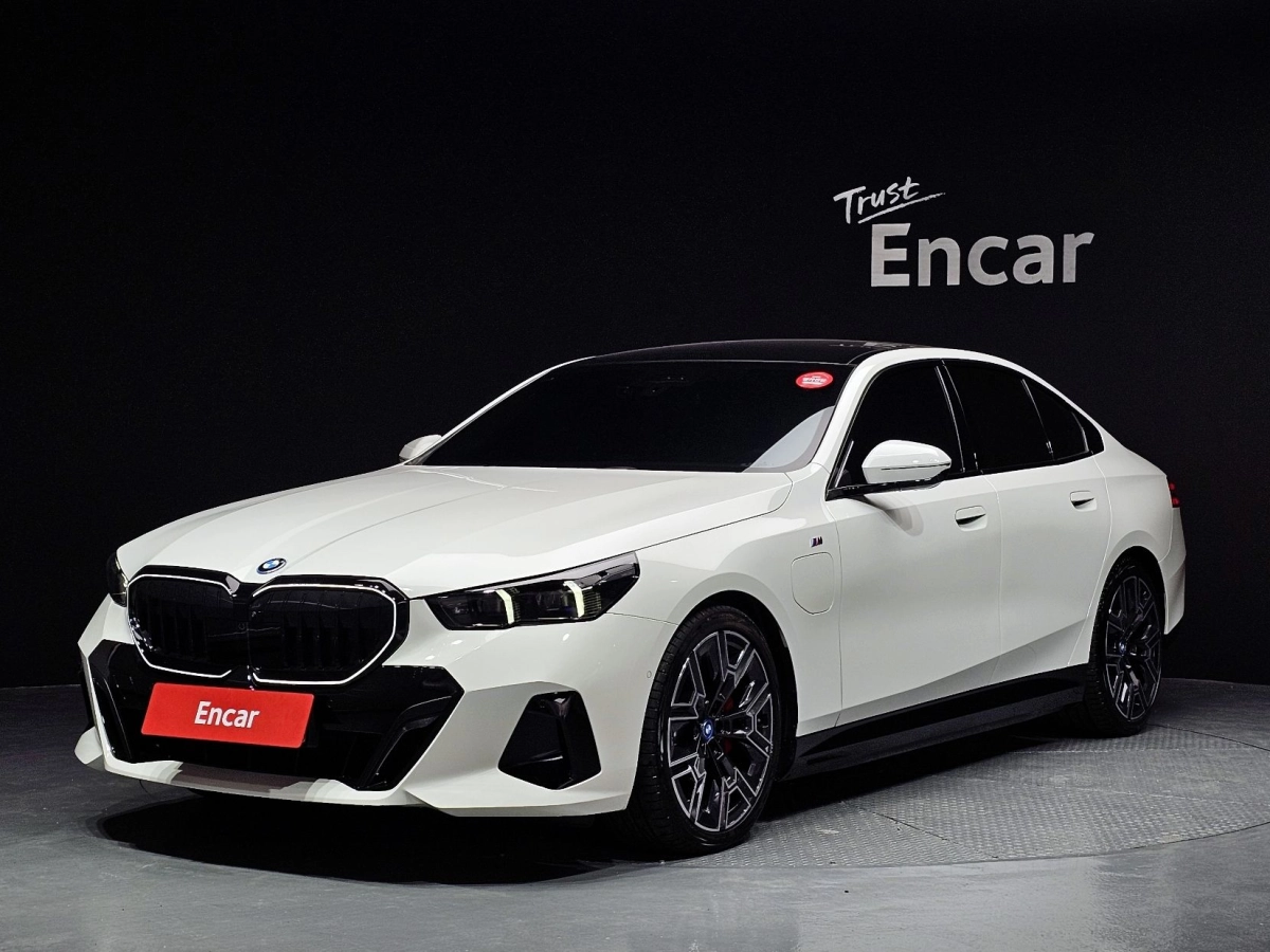 BMW 5-SERIES G60 2025