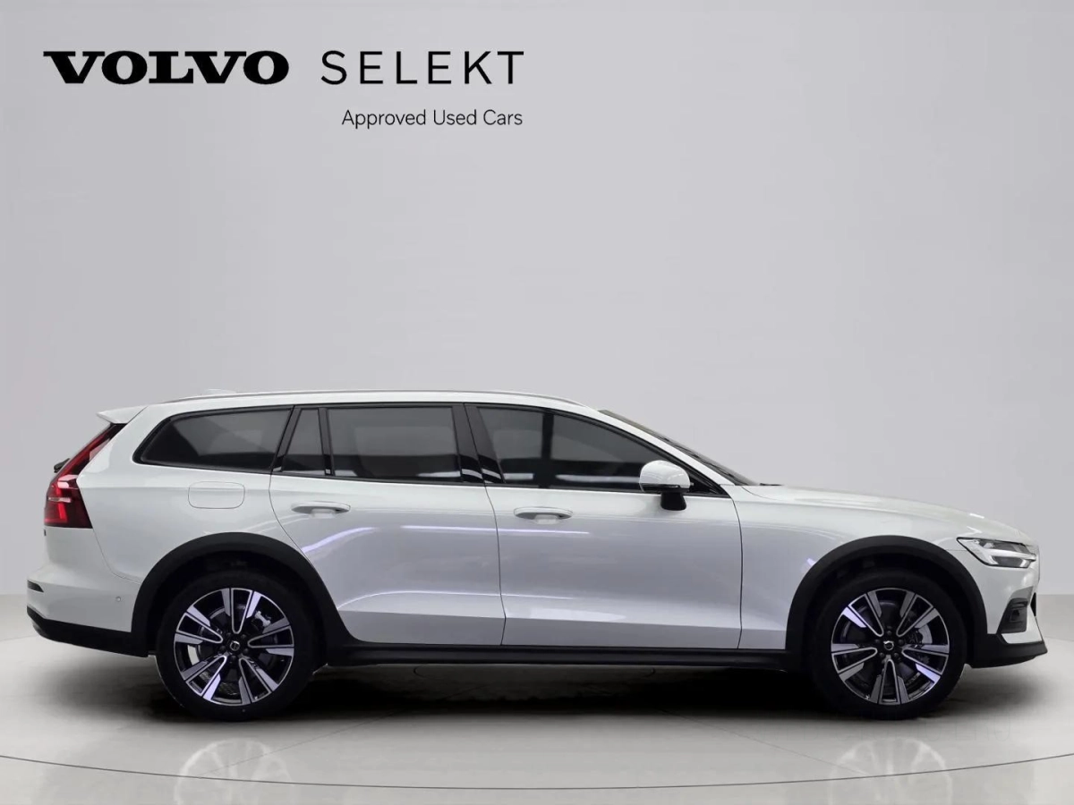 VOLVO V60 CROSS COUNTRY
