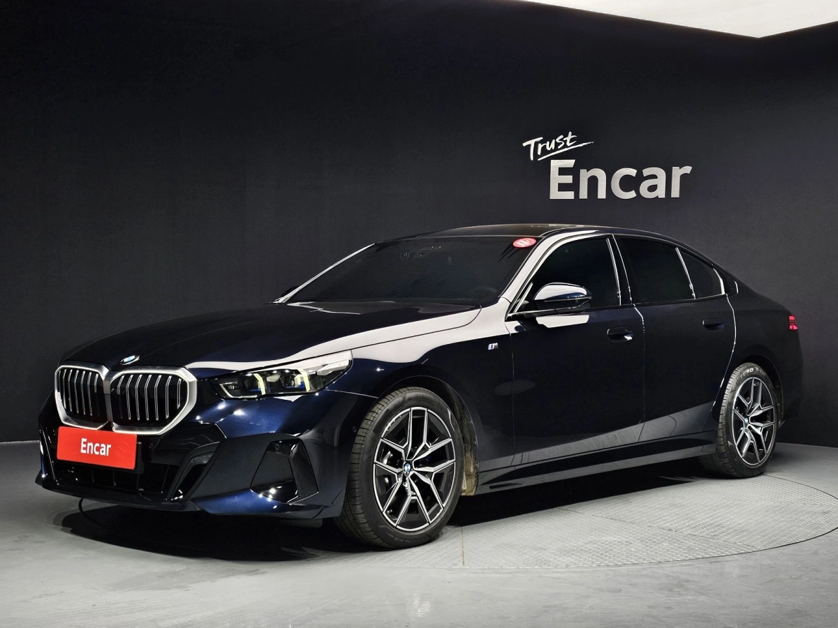 BMW 5-SERIES G60 2025