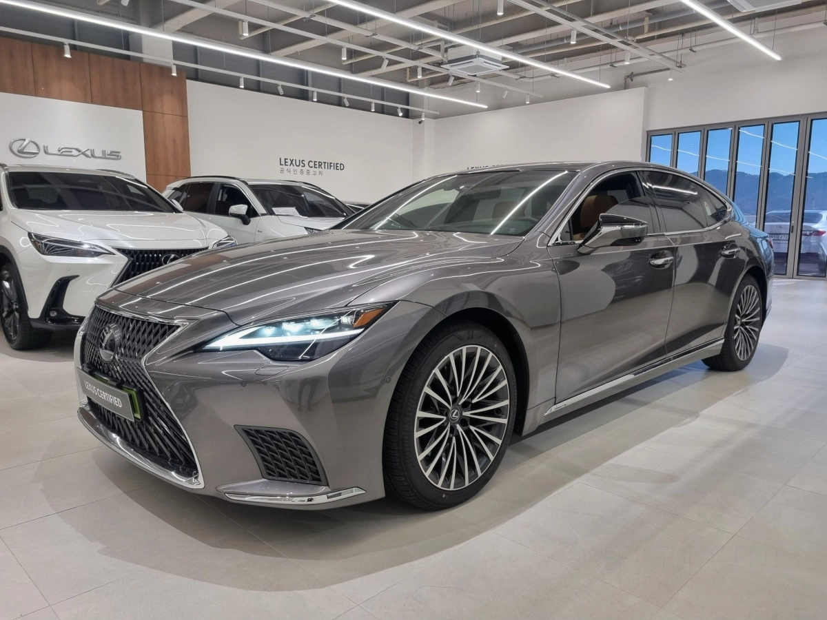 LEXUS LS500  2024