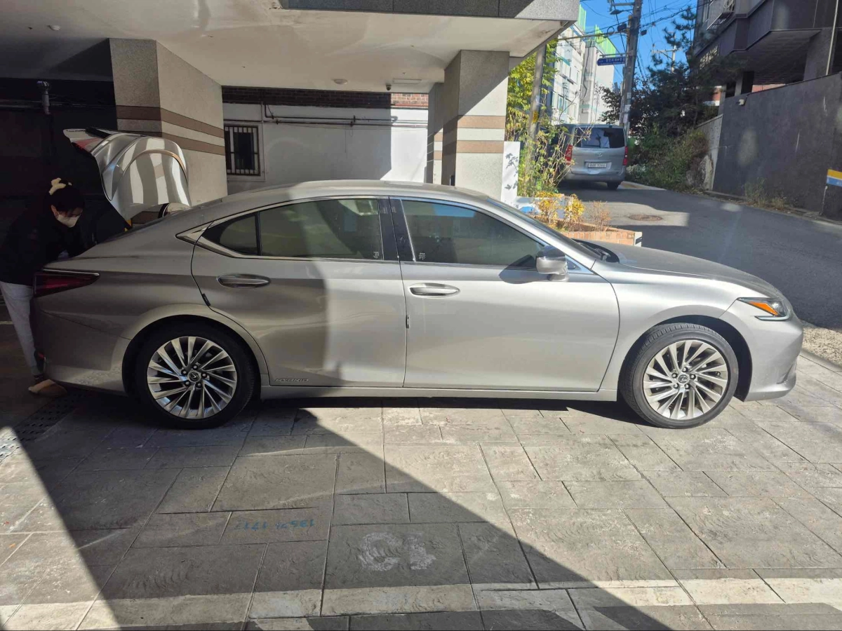 LEXUS ES300H