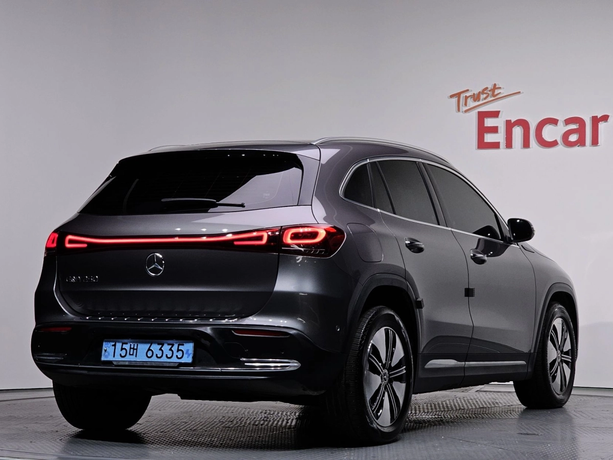 MERCEDES BENZ EQA H243