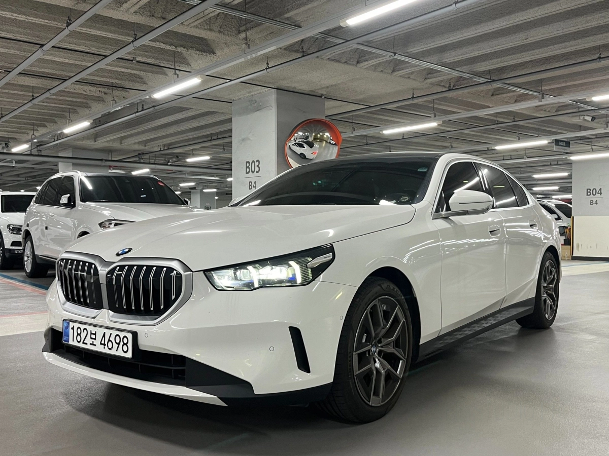 BMW 5-SERIES G60 2023