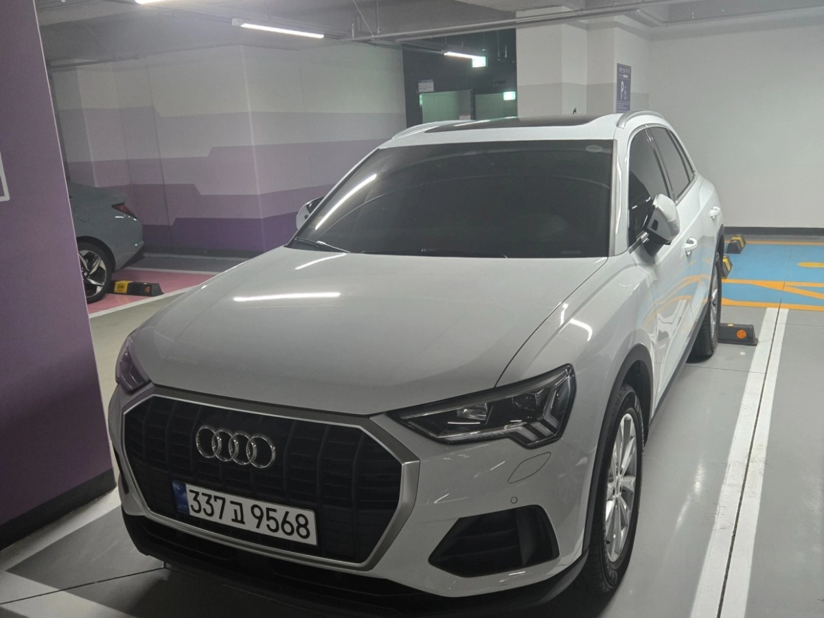 AUDI Q3 F3