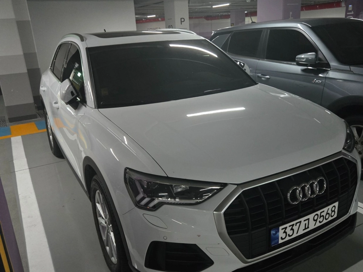 AUDI Q3 F3