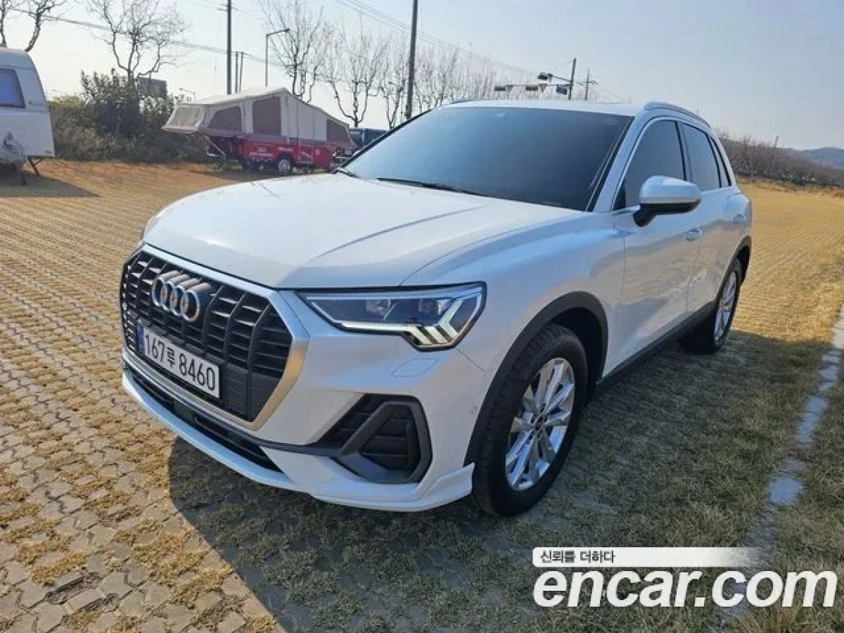 AUDI Q3 F3